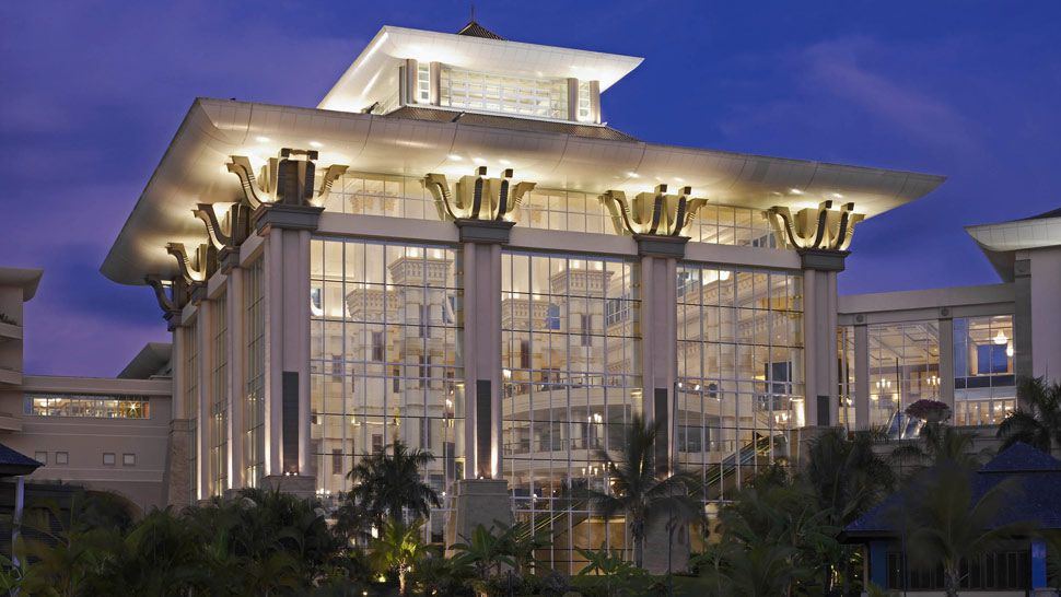 https://hse.com.bn/wp-content/uploads/2015/10/004531-01-hotel-entrance-glass-wall.jpg