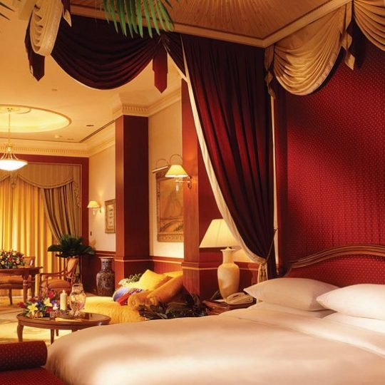 https://hse.com.bn/wp-content/uploads/2015/10/004531-09-suite-bedroom-red-decor-540x540.jpg