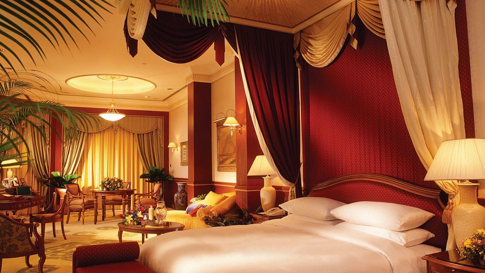 https://hse.com.bn/wp-content/uploads/2015/10/004531-09-suite-bedroom-red-decor.jpg