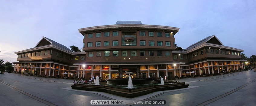 https://hse.com.bn/wp-content/uploads/2015/10/Yayasan-shopping-complex.jpg