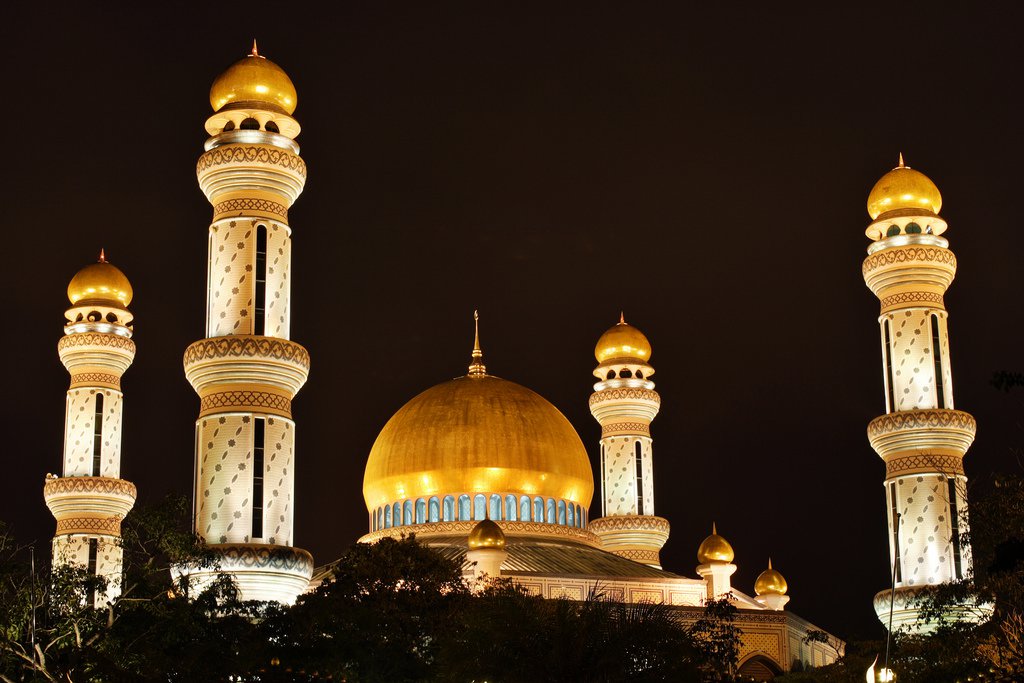 https://hse.com.bn/wp-content/uploads/2015/10/jamie-asr-mosque-brunei1.jpg